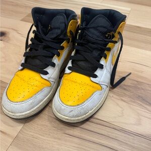 Jordan 1 Mid yellow trainers. Size US 6.5Y #sneakers #kicks